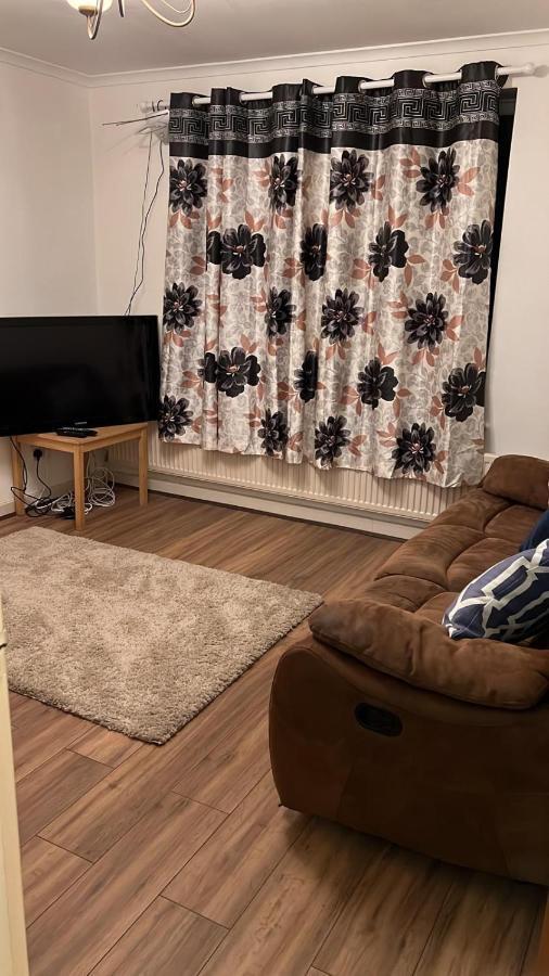 Smalinz Homes Finchley Лондон Экстерьер фото
